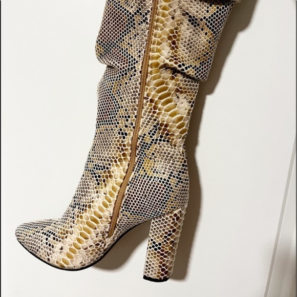 WETKiSs animal print zipper on the side - Picture 1 of 7
